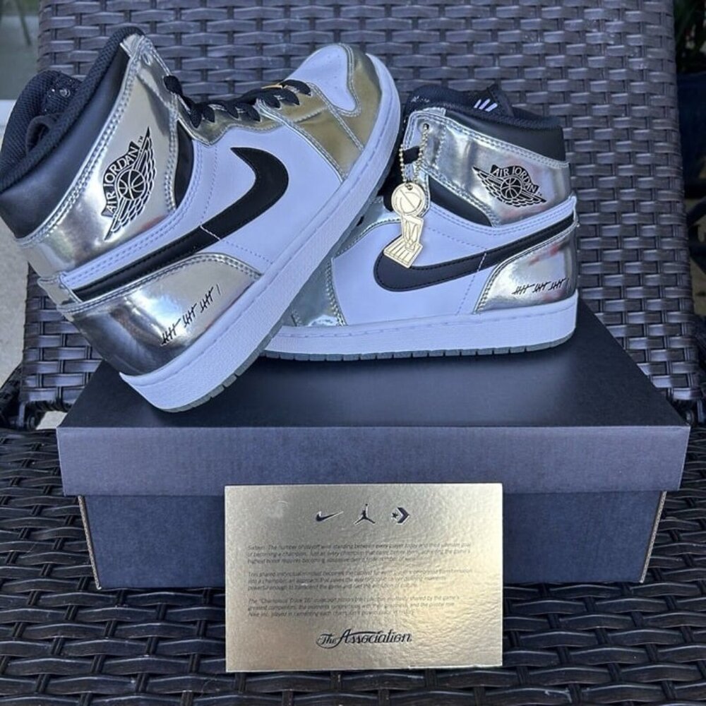 AIR JORDAN 1 RETRO HIGH PASS THE TORCH Size 10.5